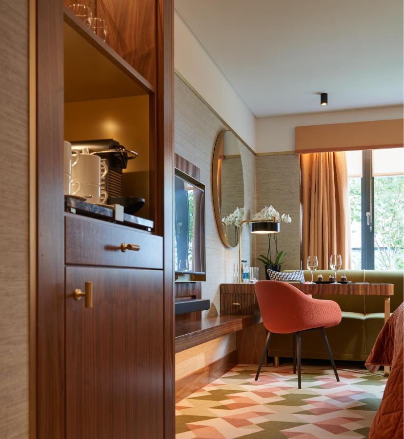 The Fitzwilliam Hotel Dublin Dış mekan fotoğraf A Nespresso machine in a hotel room