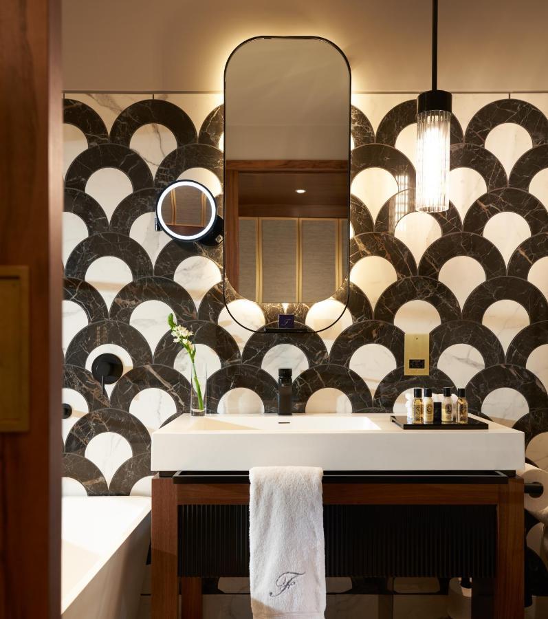 The Fitzwilliam Hotel Dublin Dış mekan fotoğraf Bathroom