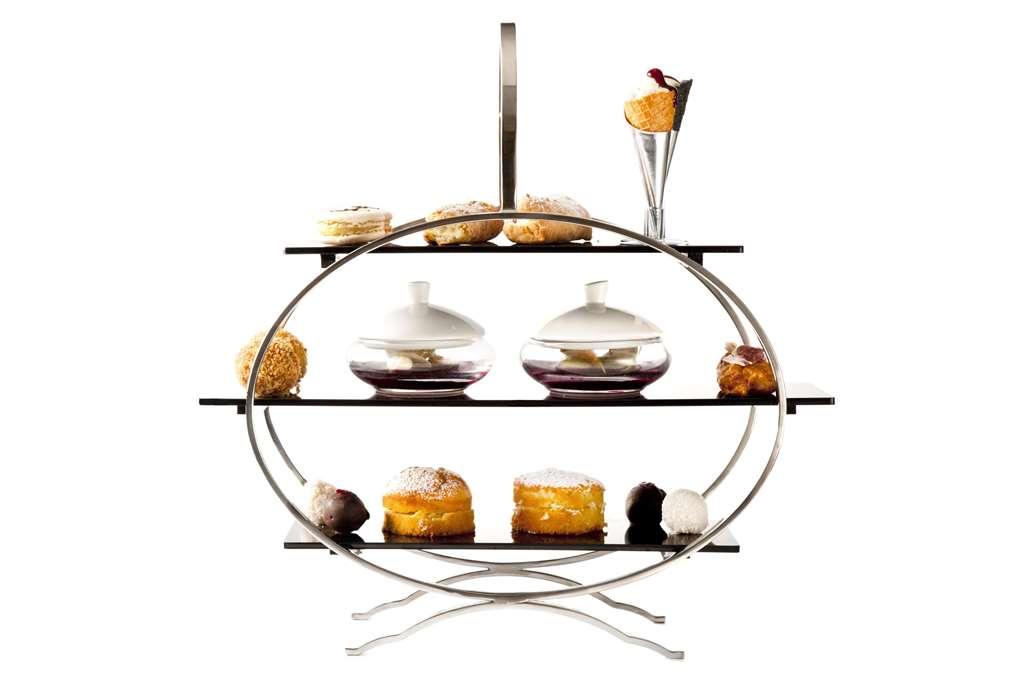 The Fitzwilliam Hotel Dublin Konforlar fotoğraf A cake stand
