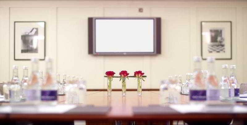 The Fitzwilliam Hotel Dublin Dış mekan fotoğraf A meeting room at the hotel