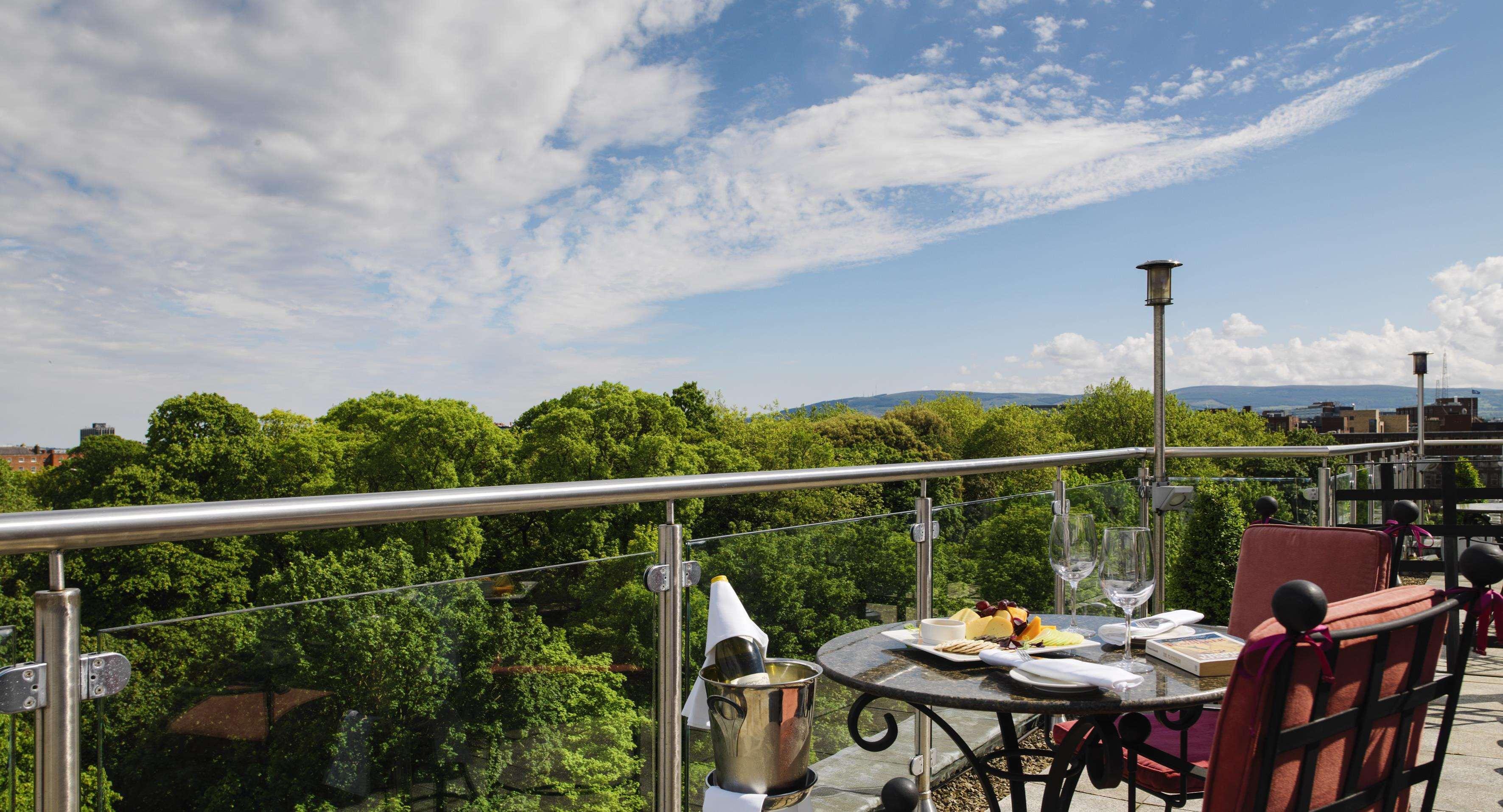 The Fitzwilliam Hotel Dublin Dış mekan fotoğraf The view from the balcony of the hotel