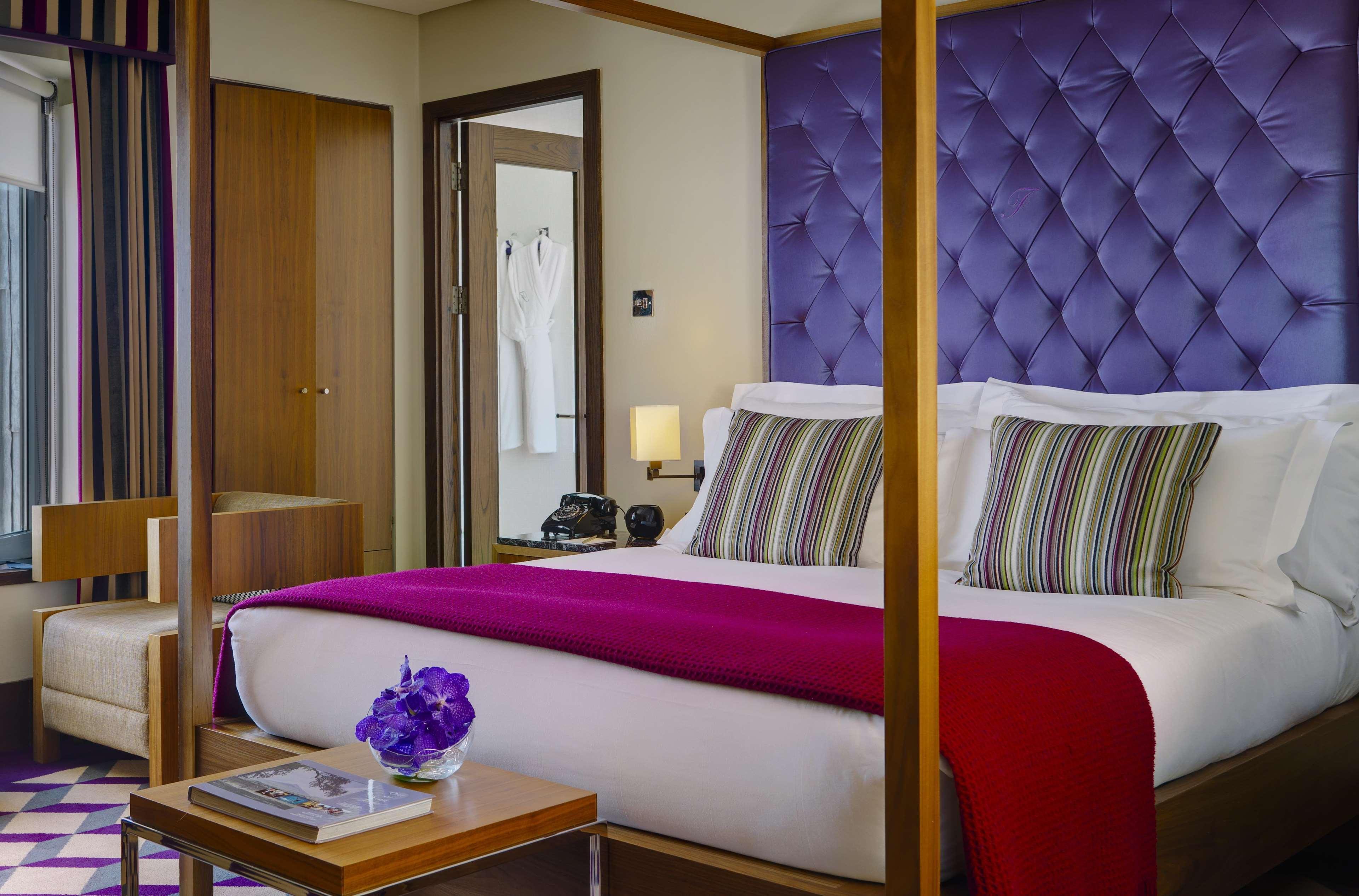 The Fitzwilliam Hotel Dublin Dış mekan fotoğraf A bedroom at the hotel