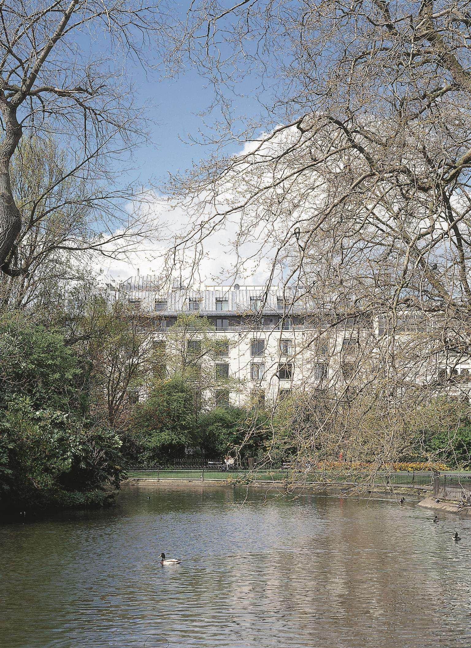 The Fitzwilliam Hotel Dublin Dış mekan fotoğraf The former Royal Naval College, where the school was located from 1946 to 1993