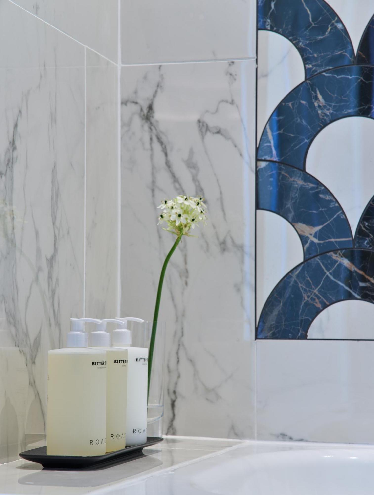 The Fitzwilliam Hotel Dublin Dış mekan fotoğraf A bathroom at the hotel