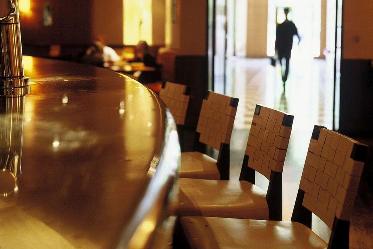 The Fitzwilliam Hotel Dublin Dış mekan fotoğraf The bar at the hotel