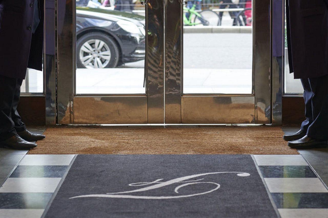 The Fitzwilliam Hotel Dublin Dış mekan fotoğraf Entrance to the hotel
