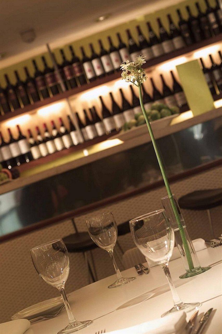 The Fitzwilliam Hotel Dublin Dış mekan fotoğraf The bar at the restaurant
